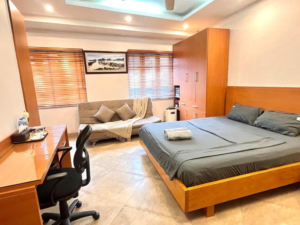 Studio Apartment filled with nature light near the Hanoi Opera House Căn hộ đầy đủ tiện nghi có thang máy gần Nhà Hát Lớn – Hanoi